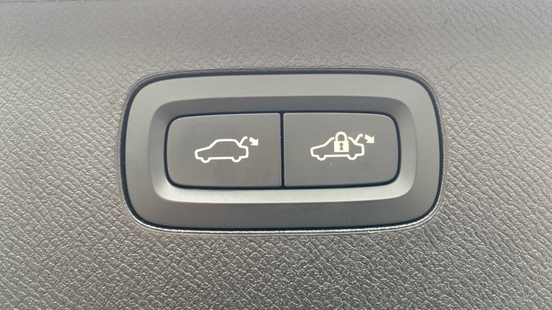 Volvo XC90 2.0 B5P Ultra Dark 5dr AWD Geartronic Petrol Estate